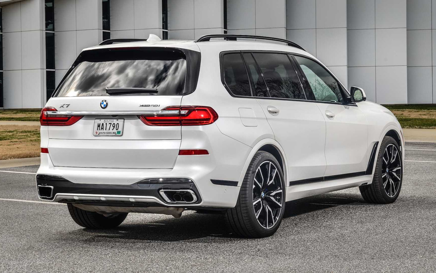 Comparison GMC Yukon Denali 2021 vs BMW X7 xDrive40i 2020 SUV Drive